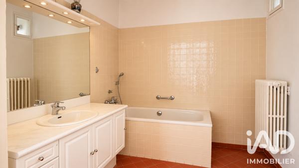 Maison à vendre 8 pièces 243,4 m² Sorgues