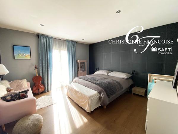 Villa contemporaine, 5 chambres, jardin avec piscine