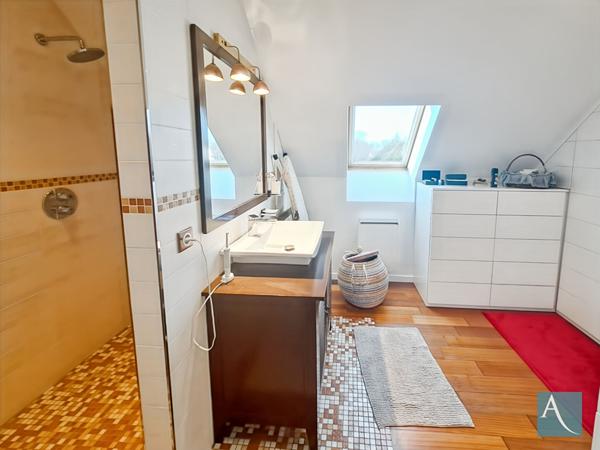 Maison Haut Standing à Ollainville 7 pièces avec 5 chambres, 152 m² + Dépendance de 19 m²