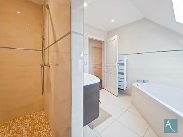 Maison Haut Standing à Ollainville 7 pièces avec 5 chambres, 152 m² + Dépendance de 19 m²