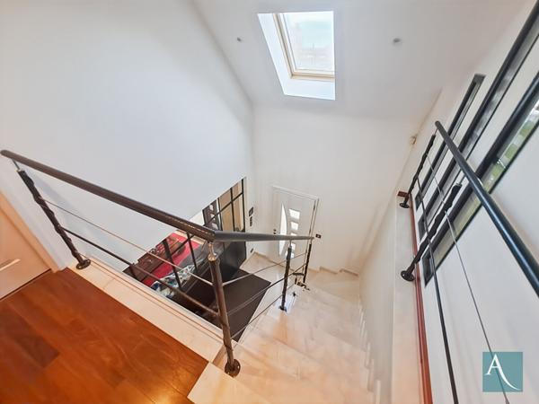 Maison Haut Standing à Ollainville 7 pièces avec 5 chambres, 152 m² + Dépendance de 19 m²