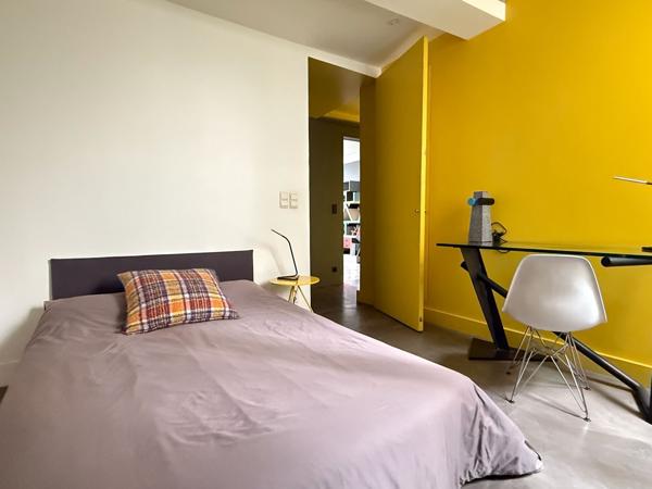Vente appartement - Paris 4 - vue Tour Saint-Jacques - étage élevé - balcon - lumière