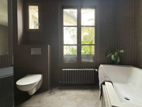 Vente appartement - Paris 4 - vue Tour Saint-Jacques - étage élevé - balcon - lumière