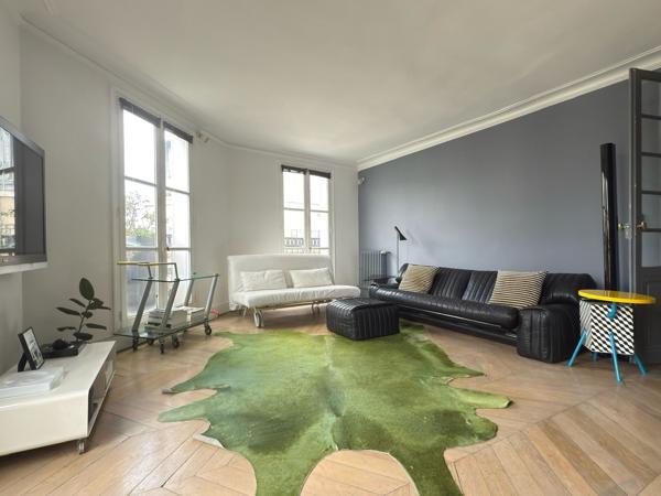 Vente appartement - Paris 4 - vue Tour Saint-Jacques - étage élevé - balcon - lumière