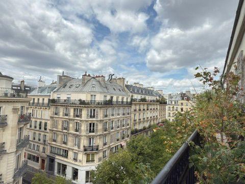 Vente appartement - Paris 4 - vue Tour Saint-Jacques - étage élevé - balcon - lumière