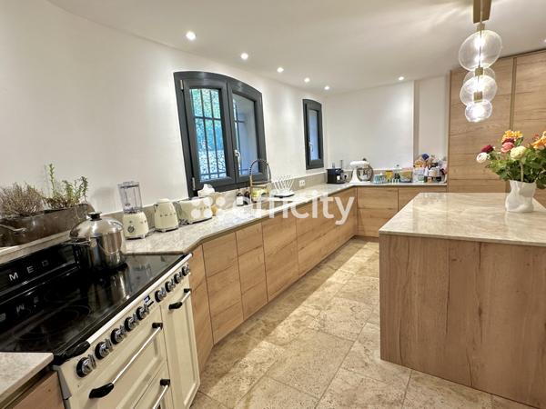 Maison 9 pièces - 230 m²