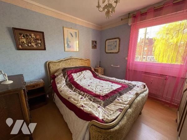 Appartement situé au 2e étage d'une résidence avec ascenseur à proximité immédiate du centre-vi...