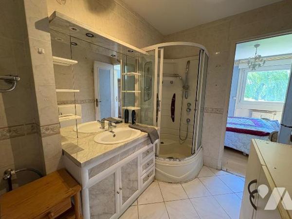 BAISSE DE PRIX 
Appartement situé au 2e étage d'une résidence avec ascenseur à proximité imméd...
