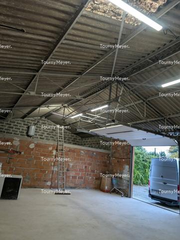 TRESSES-IDEAL ARTISAN-LOCAL D'ACTIVITES DE 180 M²