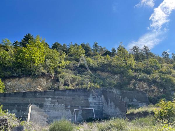 TRÈS BEAU TERRAIN DE 2985M2 CONSTRUCTIBLE À SAINT JURS - SUPERBE VUE
