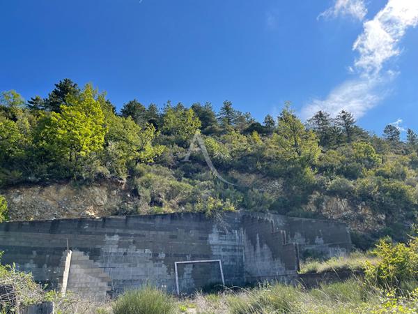 TRÈS BEAU TERRAIN DE 2985M2 CONSTRUCTIBLE À SAINT JURS - SUPERBE VUE