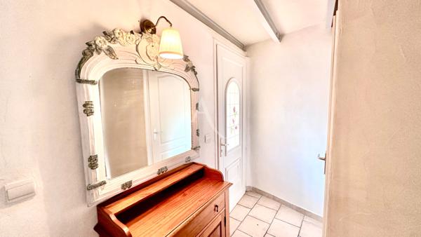 TYPE 4/5 AU COEUR DU VILLAGE DE GINASSERVIS PROCHE PARKING ET COMMODITES
