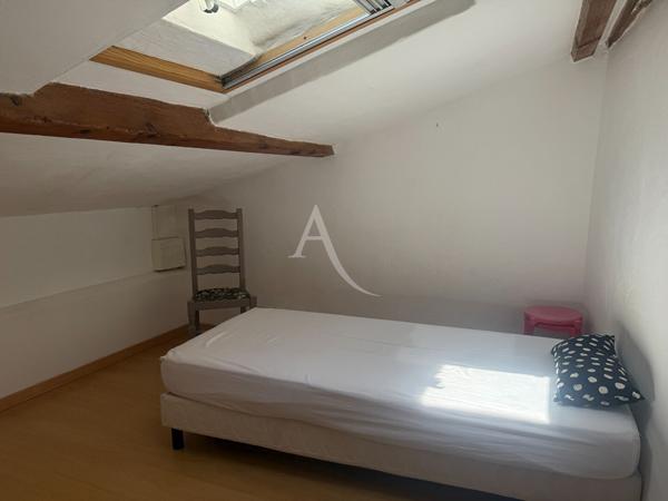 TYPE 4/5 AU COEUR DU VILLAGE DE GINASSERVIS PROCHE PARKING ET COMMODITES