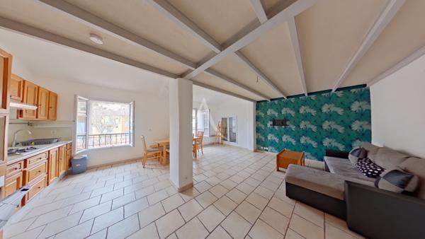TYPE 4/5 AU COEUR DU VILLAGE DE GINASSERVIS PROCHE PARKING ET COMMODITES