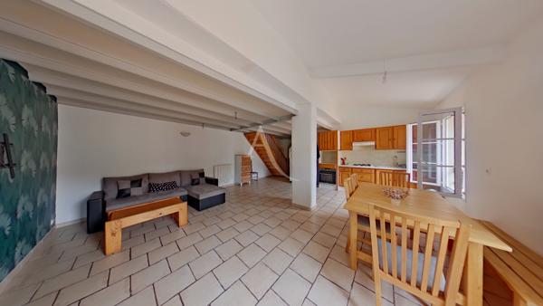 TYPE 4/5 AU COEUR DU VILLAGE DE GINASSERVIS PROCHE PARKING ET COMMODITES