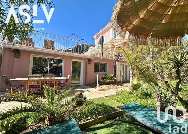 Maison 8 pièces de 250 m² à Sanary-sur-Mer (83110)