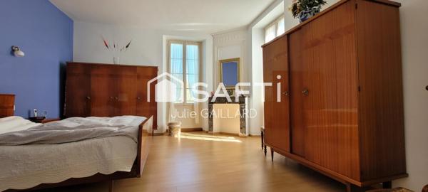 Maison en pierre sur un parc arboré de 4500 m2