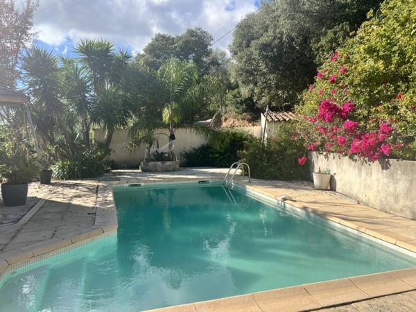 En CORSE, commune d'ALATA (20), proche AJACCIO, belle villa 7 pièces avec piscine et belle vue dégagée