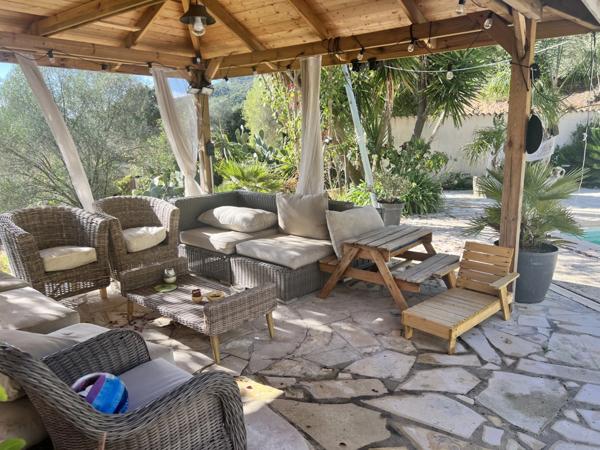 En CORSE, commune d'ALATA (20), proche AJACCIO, belle villa 7 pièces avec piscine et belle vue dégagée