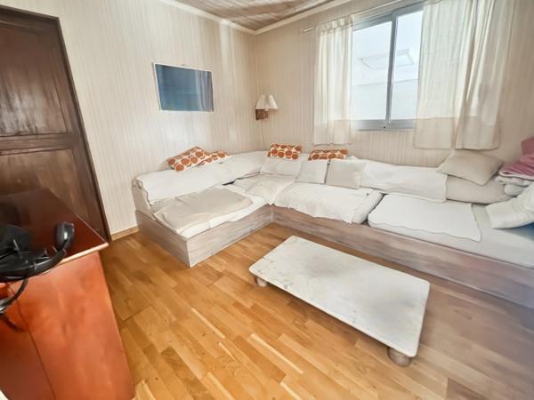 En CORSE, commune d'ALATA (20), proche AJACCIO, belle villa 7 pièces avec piscine et belle vue dégagée