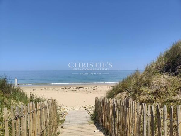 LES PORTES-EN-RE – Villa d’exception, atypique et paysagée entre plage et forêt