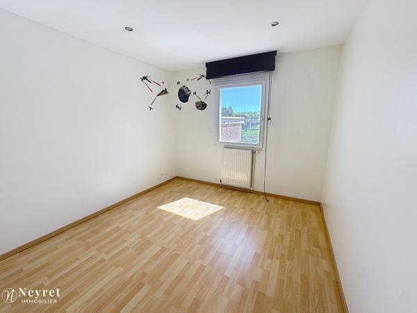 Lezigneux/Montbrison maison d'architecte contemporaine de 160m2 implantée sur 2000m2 de terrain avec piscine