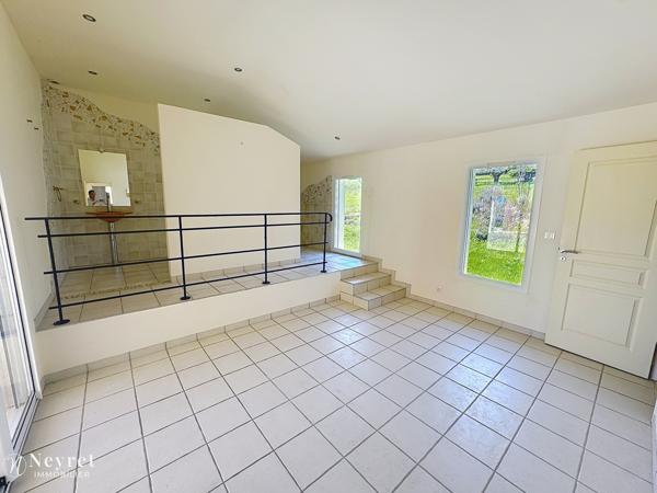 Lezigneux/Montbrison maison d'architecte contemporaine de 160m2 implantée sur 2000m2 de terrain avec piscine