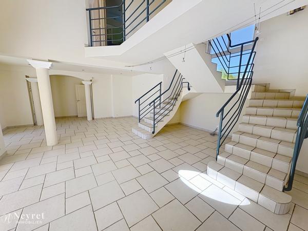 Lezigneux/Montbrison maison d'architecte contemporaine de 160m2 implantée sur 2000m2 de terrain avec piscine