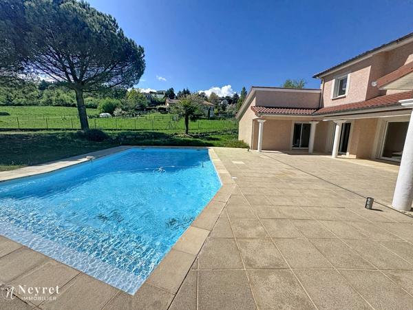Lezigneux/Montbrison maison d'architecte contemporaine de 160m2 implantée sur 2000m2 de terrain avec piscine