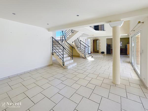 Lezigneux/Montbrison maison d'architecte contemporaine de 160m2 implantée sur 2000m2 de terrain avec piscine