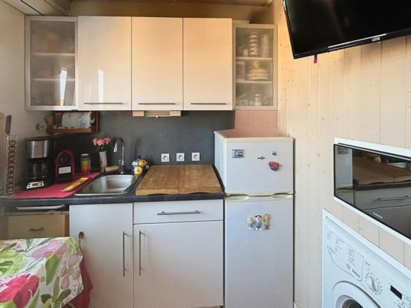 STUDIO AVEC BALCON + CAVE A 50 M DE LA MER