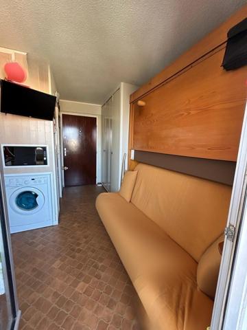 STUDIO AVEC BALCON + CAVE A 50 M DE LA MER