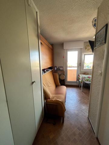 STUDIO AVEC BALCON + CAVE A 50 M DE LA MER