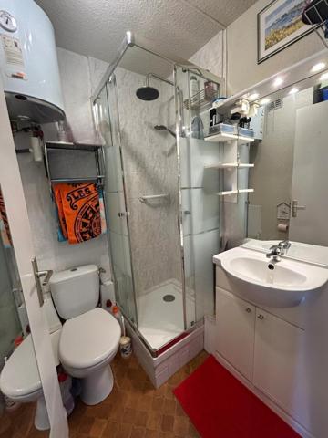 STUDIO AVEC BALCON + CAVE A 50 M DE LA MER