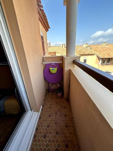 STUDIO AVEC BALCON + CAVE A 50 M DE LA MER