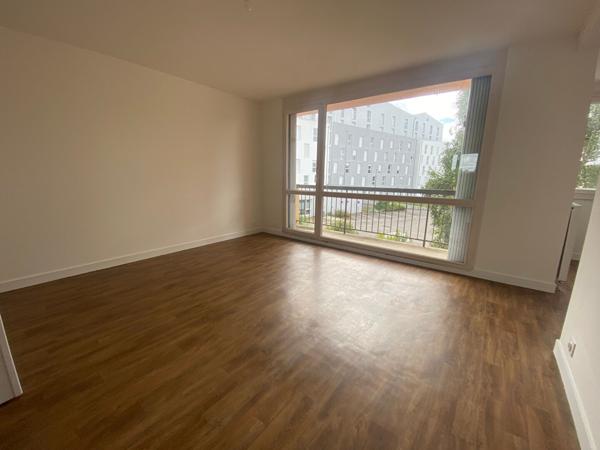 A LOUER PROCHE CARREFOUR DANS RESIDENCE SECURISEE TRES BEAU T4