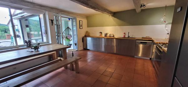 Magnifique Maison de village avec terrasses , jardinet,  piscine et garage