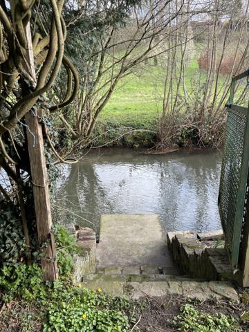 Maison de caractère en bord de rivière- Longueville Sur Scie-Sur-Scie