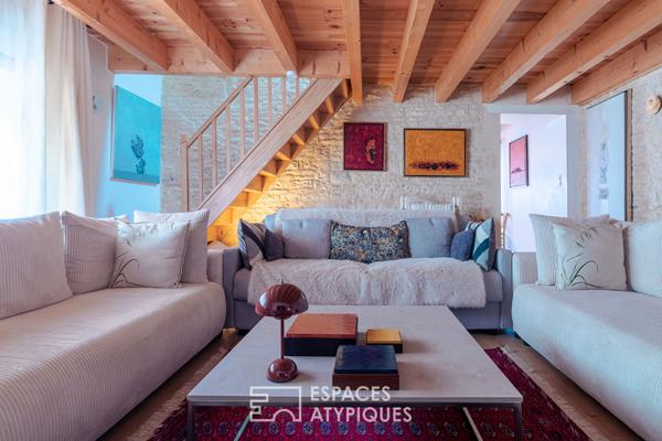 Élégance de la pierre et du bois dans une bâtisse de caractère