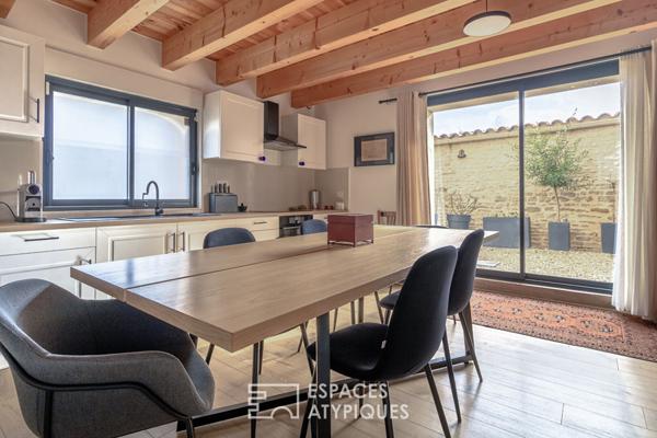 Élégance de la pierre et du bois dans une bâtisse de caractère