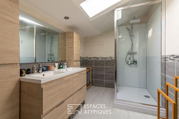 Élégance de la pierre et du bois dans une bâtisse de caractère