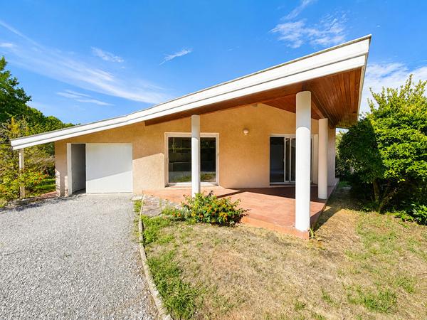 Maison 3 chambres - Quartier Mora - 2 200m2 de jardin