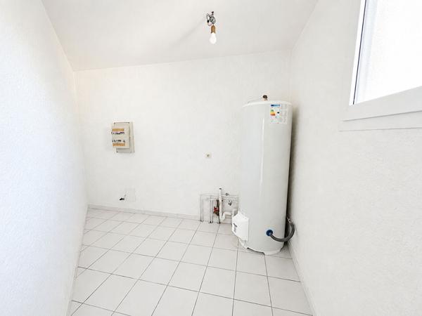 Maison 3 chambres - Quartier Mora - 2 200m2 de jardin