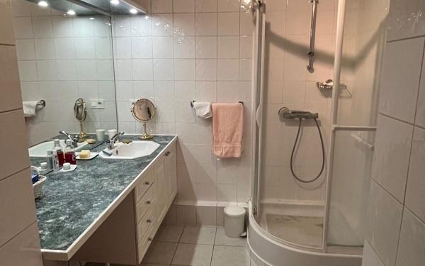 Appartement à vendre    3 pièces • 63,79 m2 Saint-Mandé