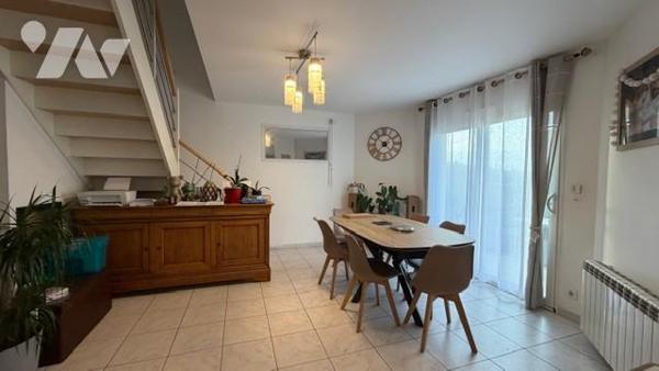 BAUD MAISON de 2005  avec 4 chambres dans hameau