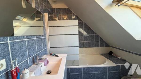 BAUD MAISON de 2005  avec 4 chambres dans hameau