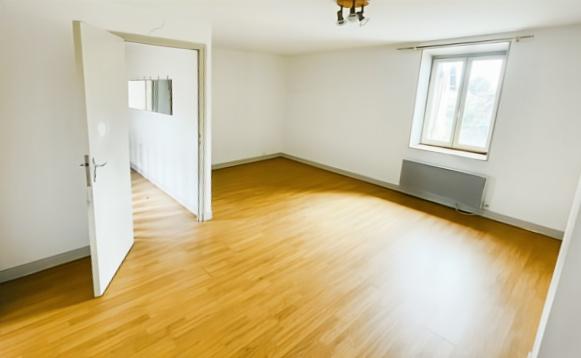 Monnerville (91930) A Monnerville, à 10mns d'Etampes, ensemble immobilier mixte de 400 m2 à fort potentiel !