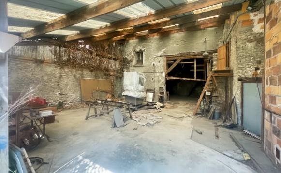 Monnerville (91930) A Monnerville, à 10mns d'Etampes, ensemble immobilier mixte de 400 m2 à fort potentiel !