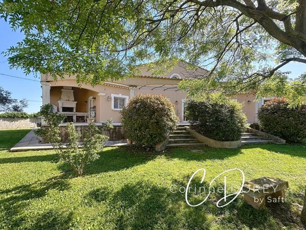 Villa de plain pied - 3 chambres - double garage et dépendance