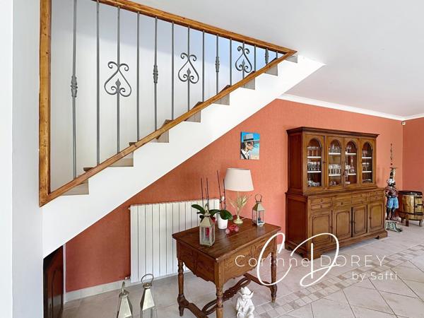 Villa de plain pied - 3 chambres - double garage et dépendance